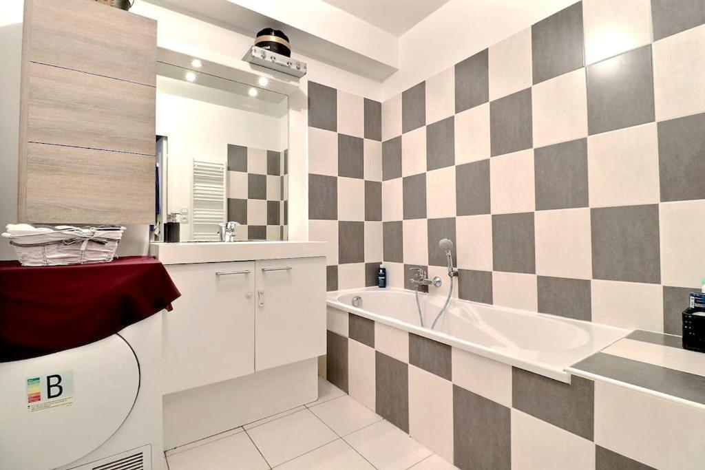 Tres Bel Appartement Contemporain Et Calme Fréjus Eksteriør billede